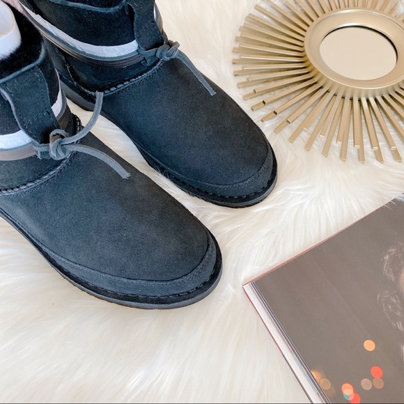 UGG Esther Bootie - Picture 6 of 8